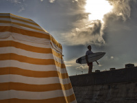 Surfeur Biarritz ©Jerome Sainte Rose. Photo non libre de droit